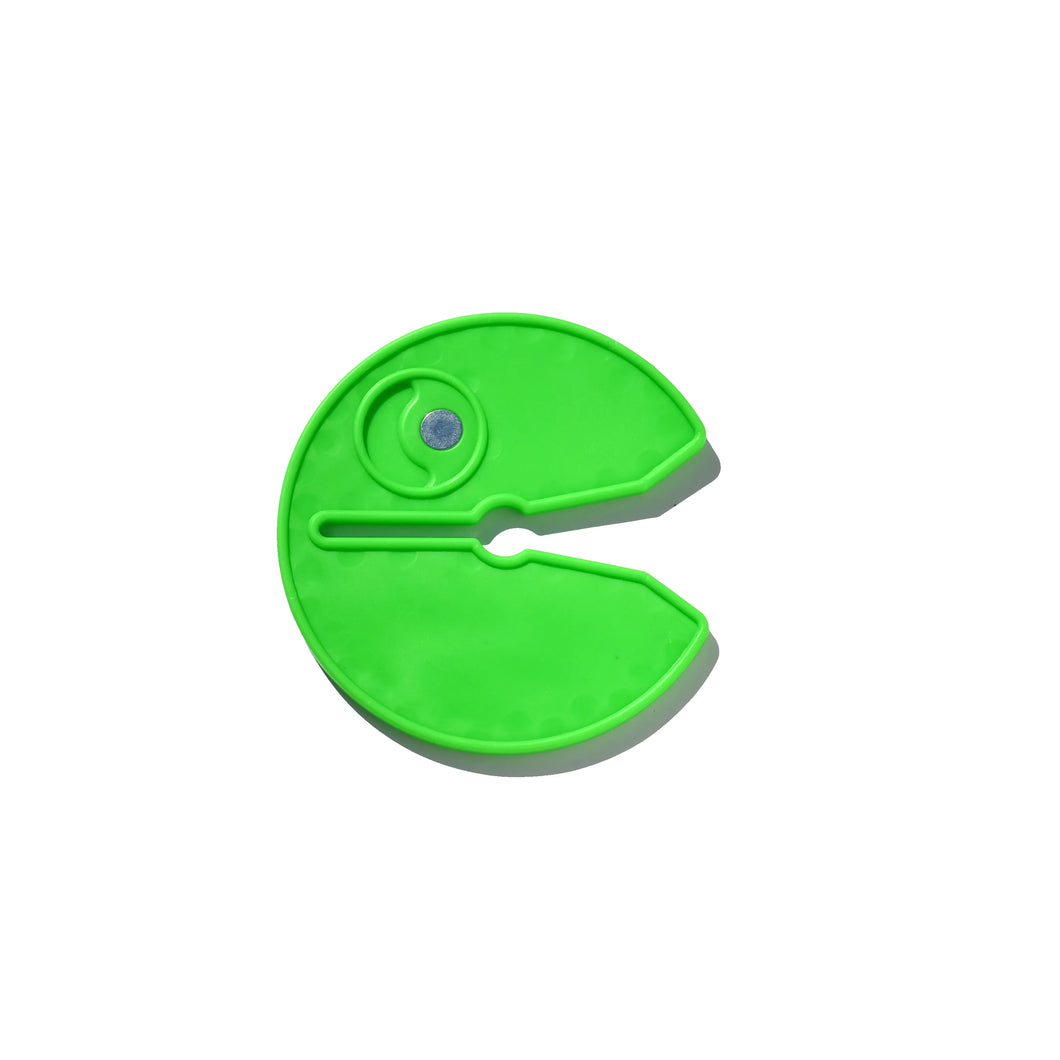 GREEN 4 INCH CLUB REST WITH MAGNET FOR A BALL MARKER 